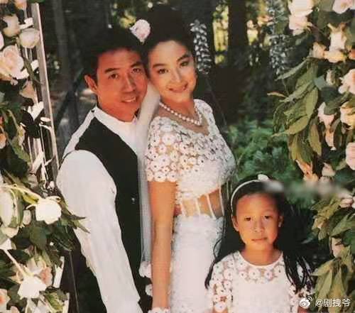 林青霞当年怎么会选这款婚纱呢？​​​