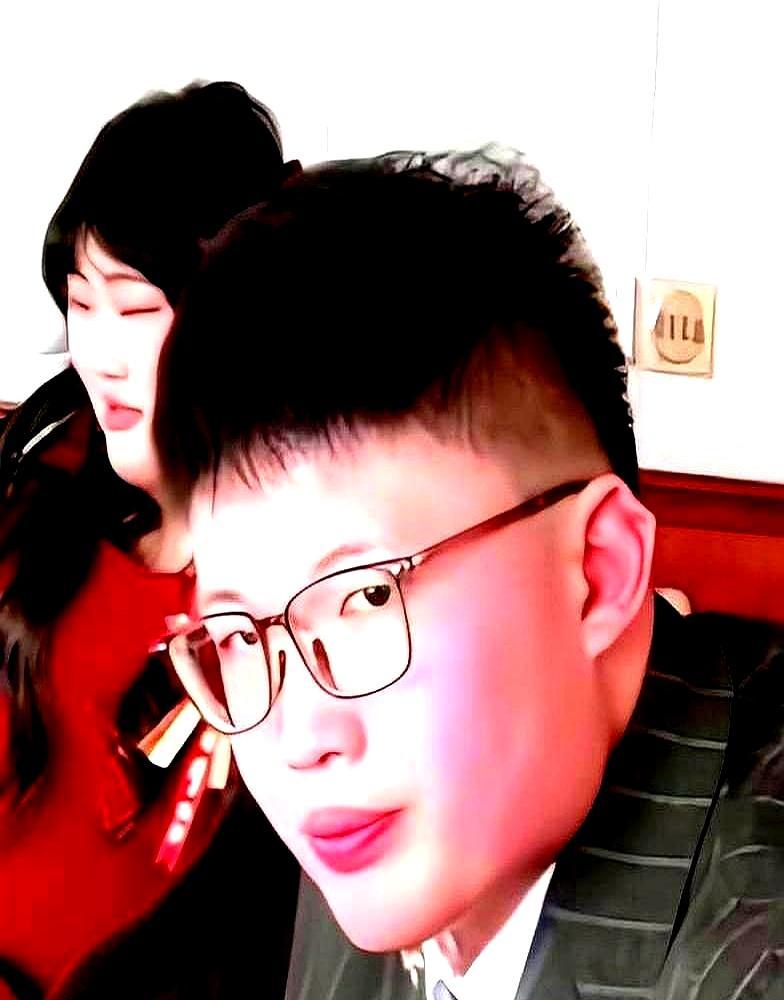 传闻500万现金，豪车排成队，结果大衣哥嫁女，院里只孤零零停了辆电动三轮。全村人