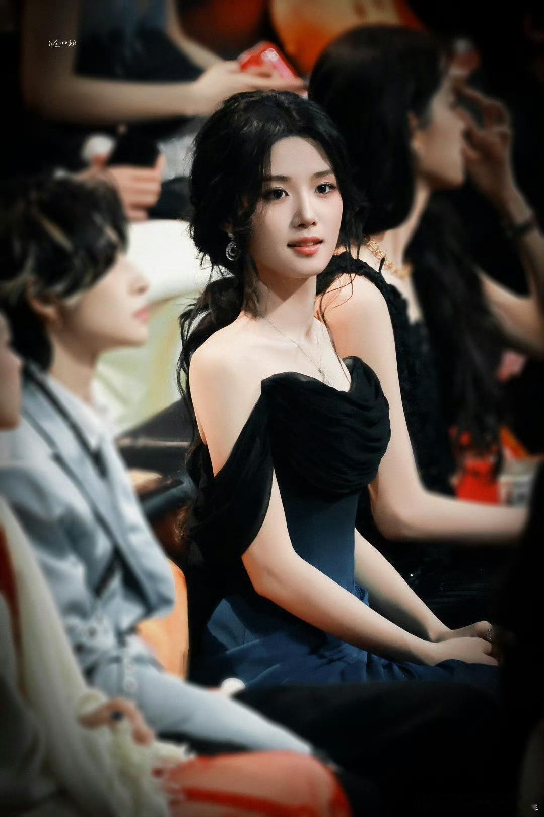 卢昱晓内场造型公主编发妈妈呀我看到公主了晓晓今晚美成啥了