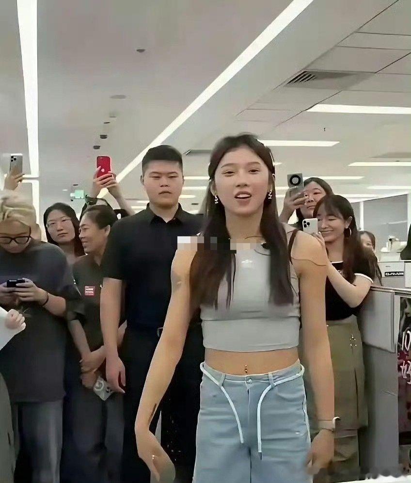 看了吴艳妮才知道，原来运动员都是这么壮的​​​