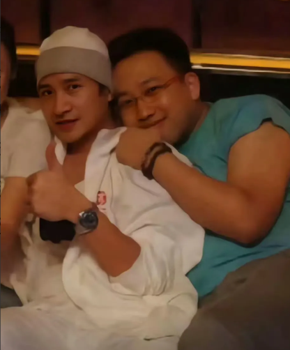 于正的白月光为什么是何晟铭？他们识于微时，于正当时在横店是个不知名小编剧，没人看