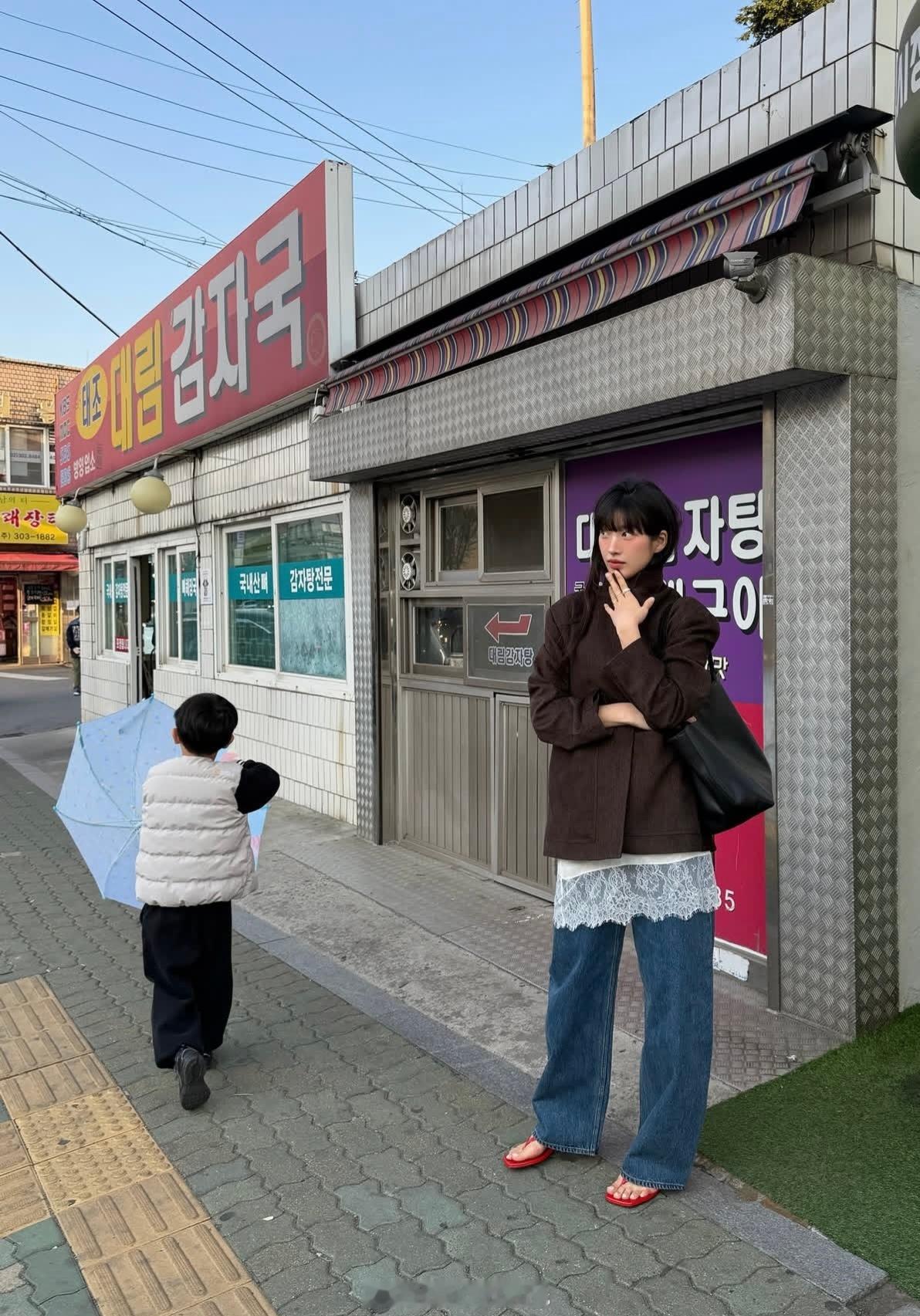 穿搭分享连续更新第2792天韩国时尚女生日常搭配马上就要初夏了吧韩系穿搭超能新