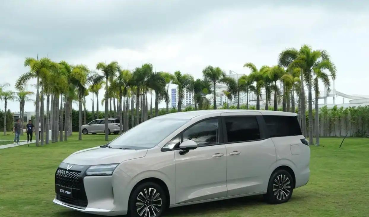 星光730预售价7.68万起，属于老百姓的大七座MPV，真的来了？当然，星光