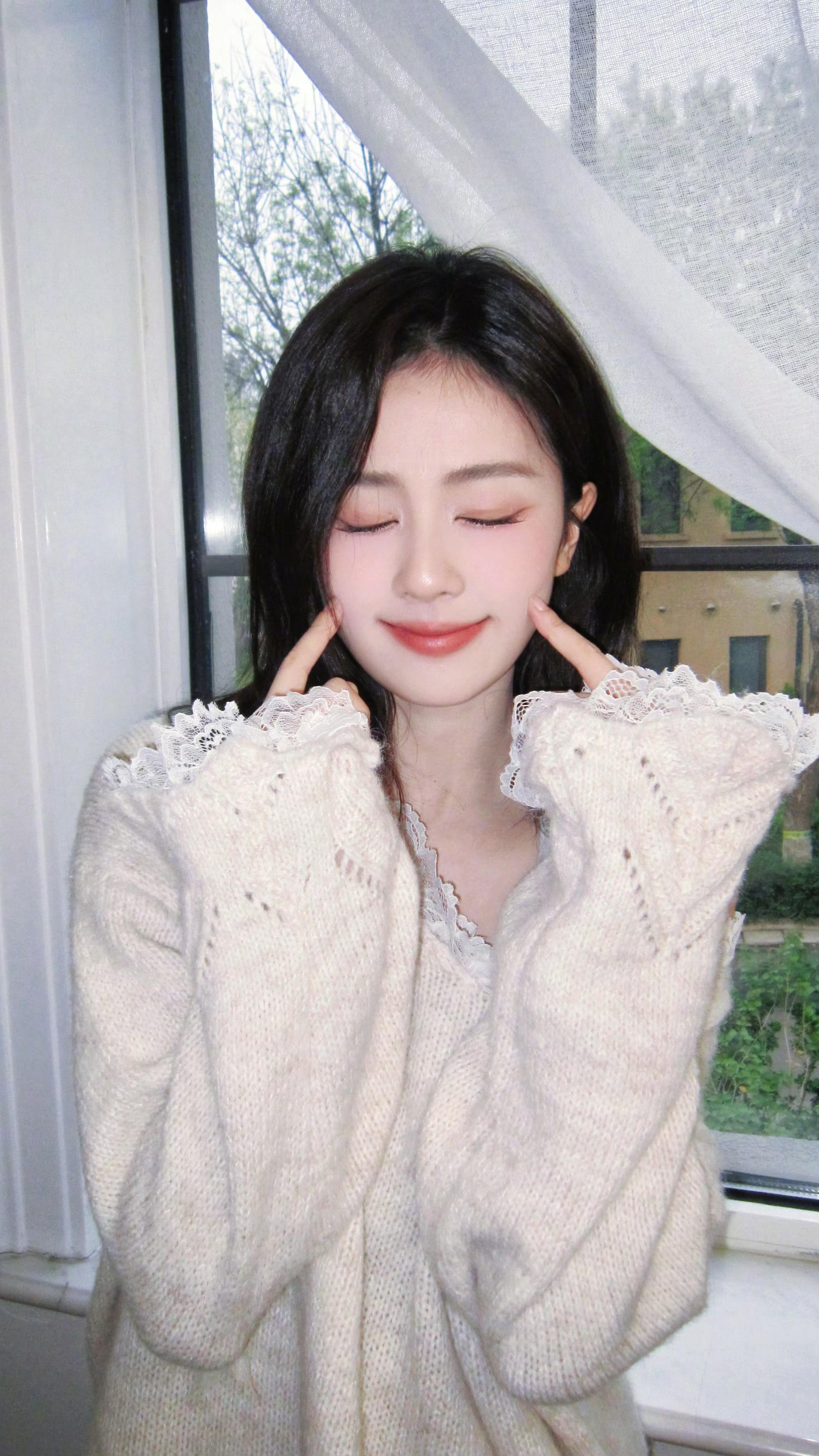 白鹿xvb更新·突然出现一枚大美女