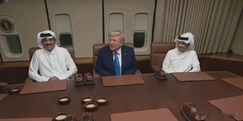 我宣布，比传统外交更狠的操作出现了！那就是特朗普的空中快闪外交。不是因为场面