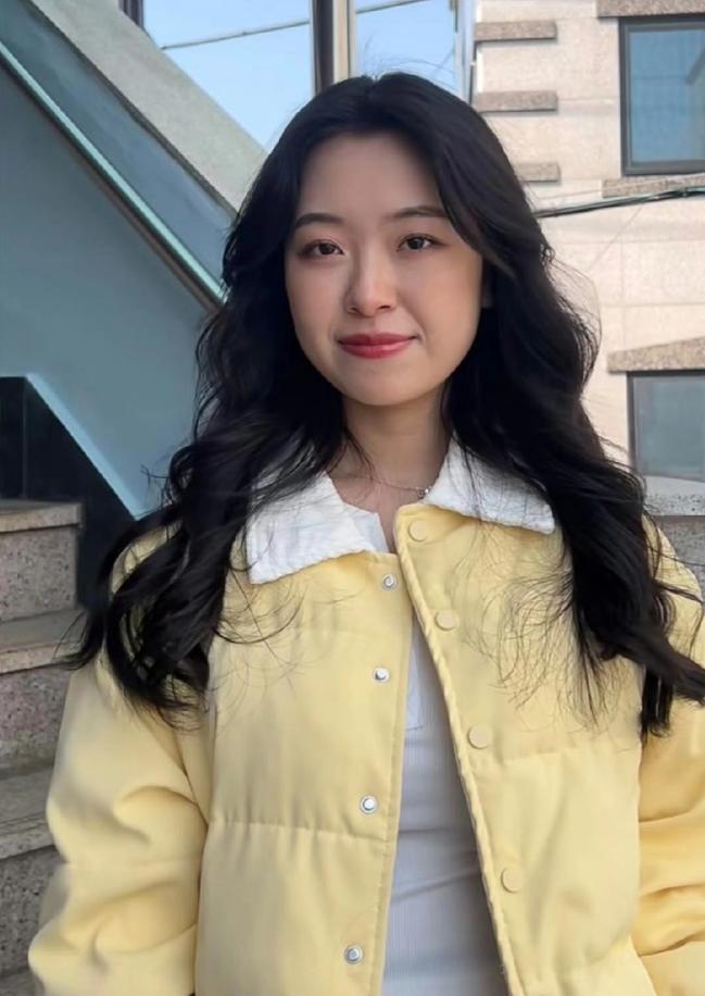 在韩失联25岁中国女孩确认遇害，最先报警的人，竟是凶手！这名女孩名叫文文，年