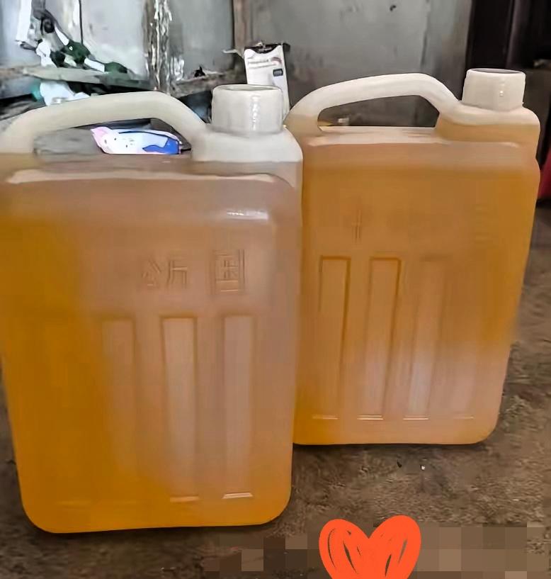 我娘家种花生，每年花生油下来都让我给婆婆两桶。前几天婆婆说油快吃完了，我告诉她：