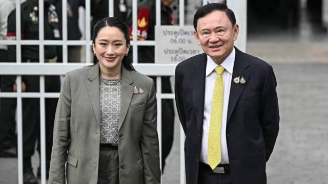 他信被判入狱，妹妹英拉早流亡在外，女儿佩通坦的总理位子也没保住，一门三总理，挨个
