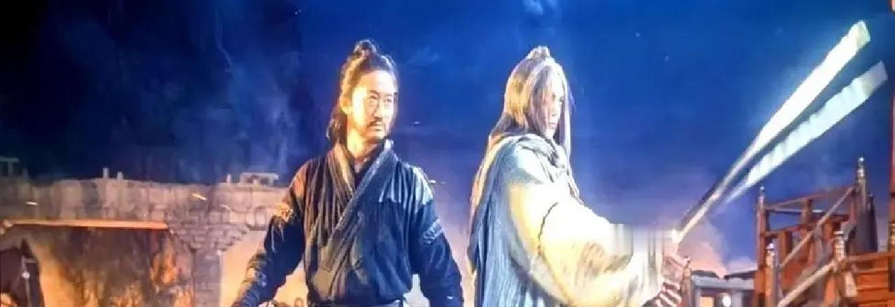 刷到条离谱传闻，说吴京新片女主突然跑路，他连夜飞把越剧小生陈丽君拉去沙漠救场，袁