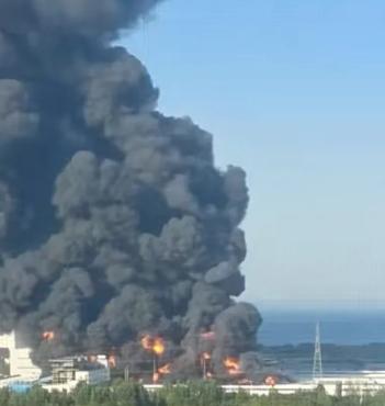 一场大火烧掉2亿市值！开会整改、高层换任、监管警示全走完，青岛象屿仓库依旧燃起大