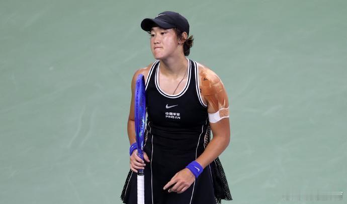 9月1日,于2026美网女单首轮赛事里,王曦雨以2比6、3比6的比分负于八号