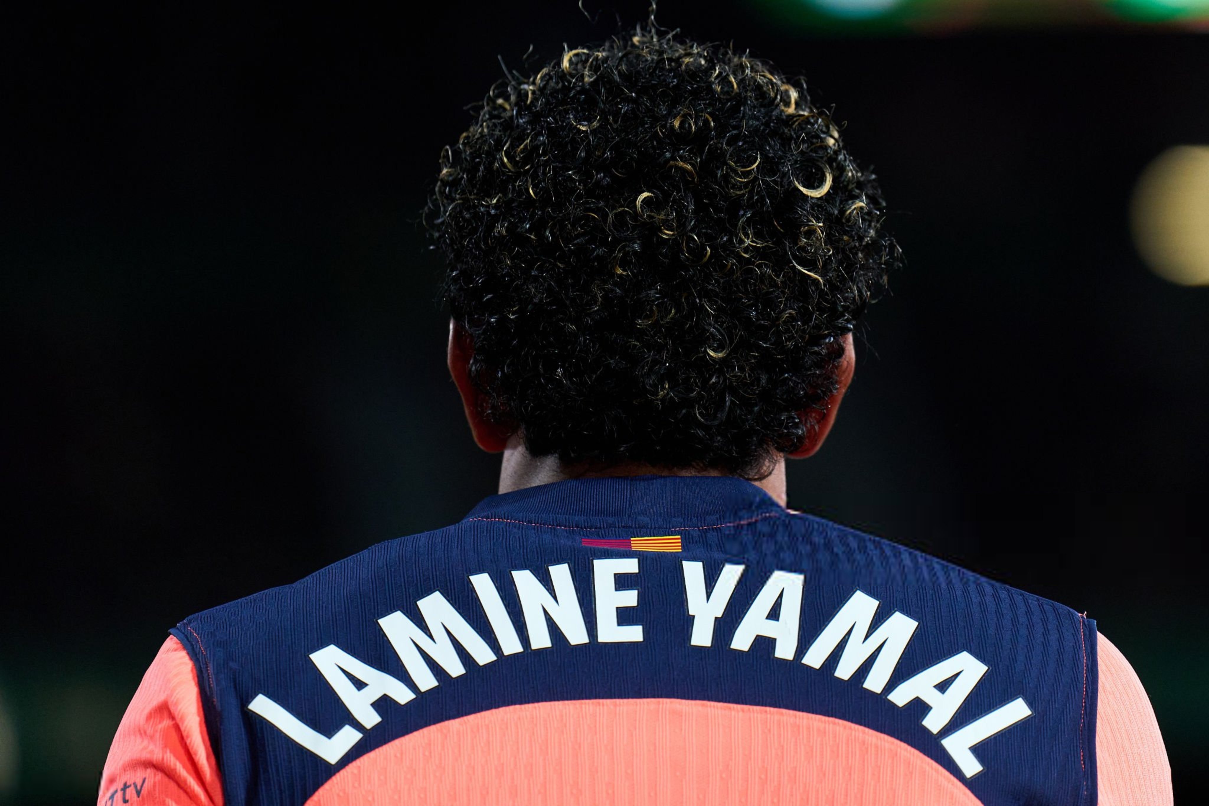 亚马尔：我在世界上最好的俱乐部，我享受每一天，每一次训练❤️我身处世界上最好的城