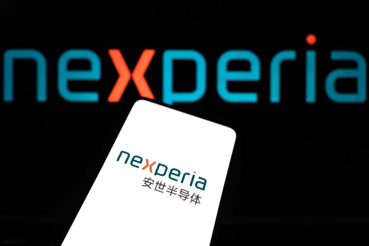 被人掐断粮草的第11个月，这家公司干了一件挺解气的事。2026年8
