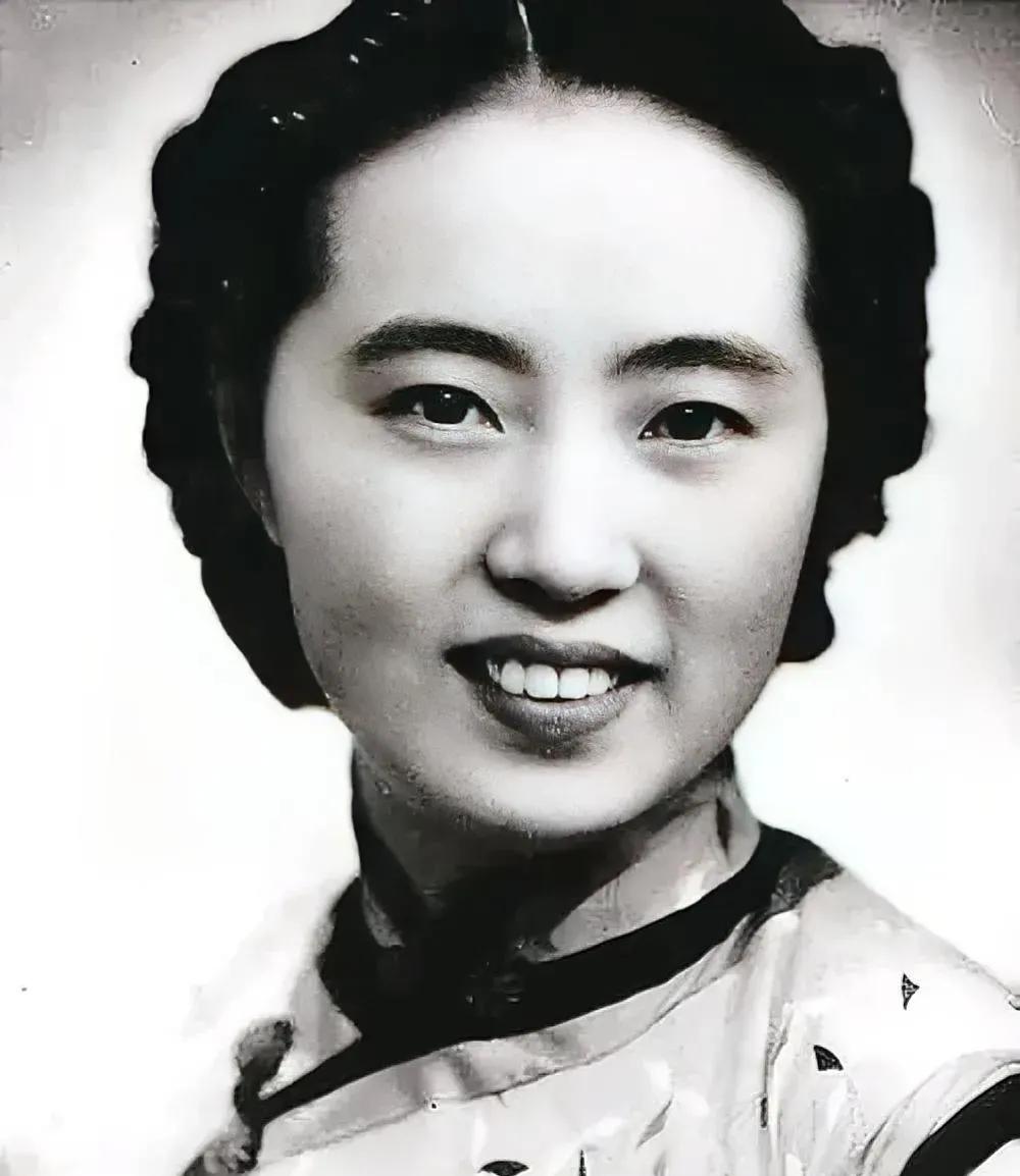 1967年，罗隆基的妻子王右家去世，无人替她收尸，几天后，昔日的情敌吕孝信来送她