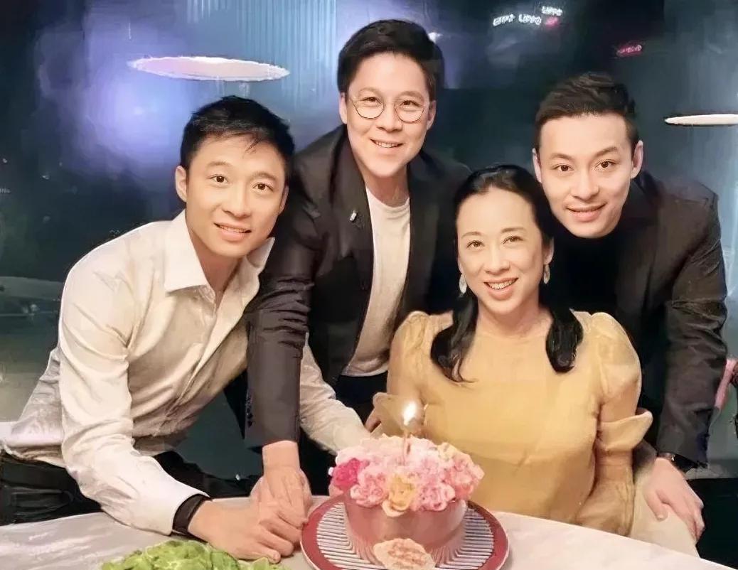 找媳妇得找颜值高的，朱玲玲对霍家最大的贡献，是生下三个儿子，还毫不保留地把美的基