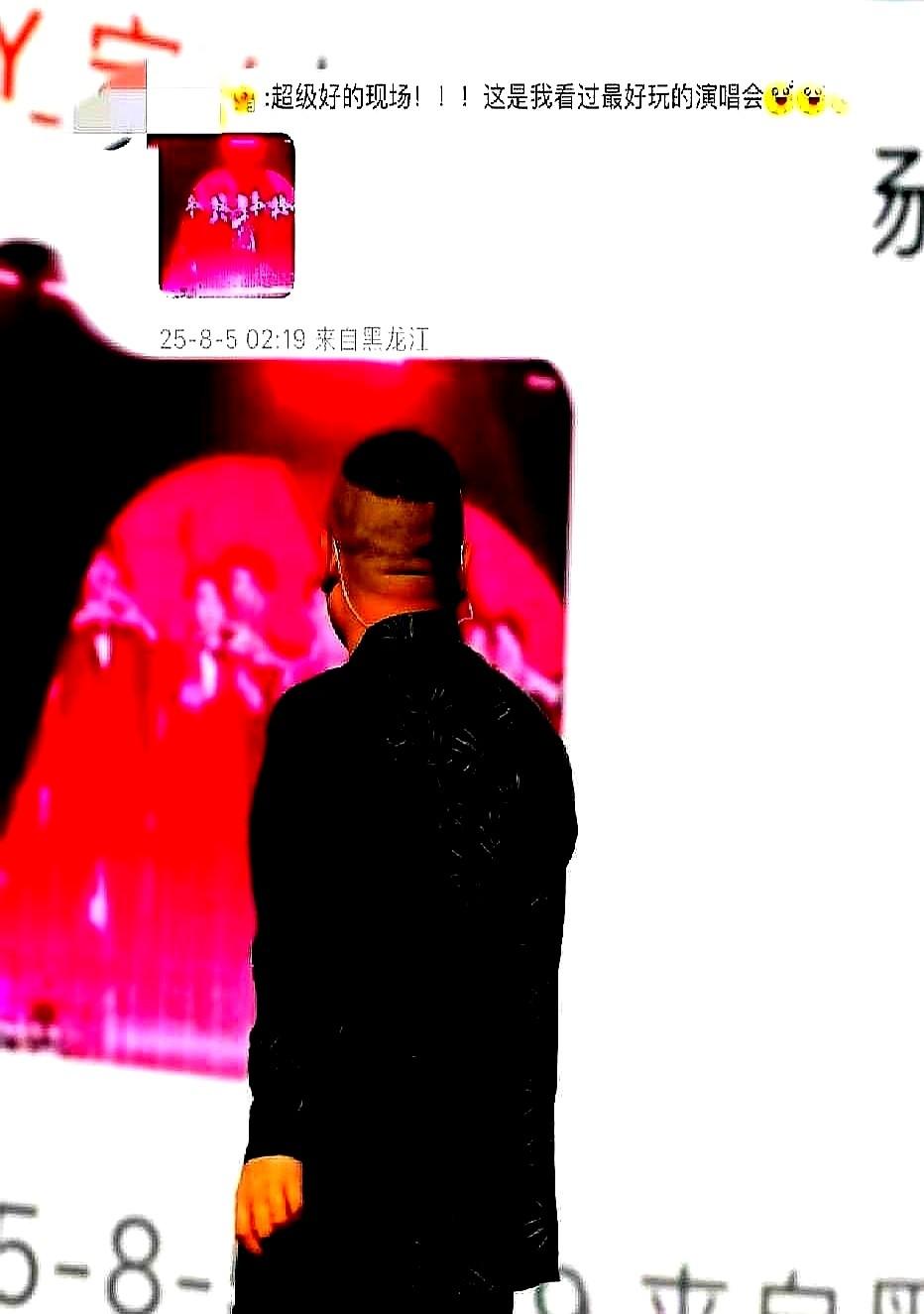 最近刷到曹云金和岳云鹏的互动细节，突然有点感慨——曹云金在小园子里接观众递的