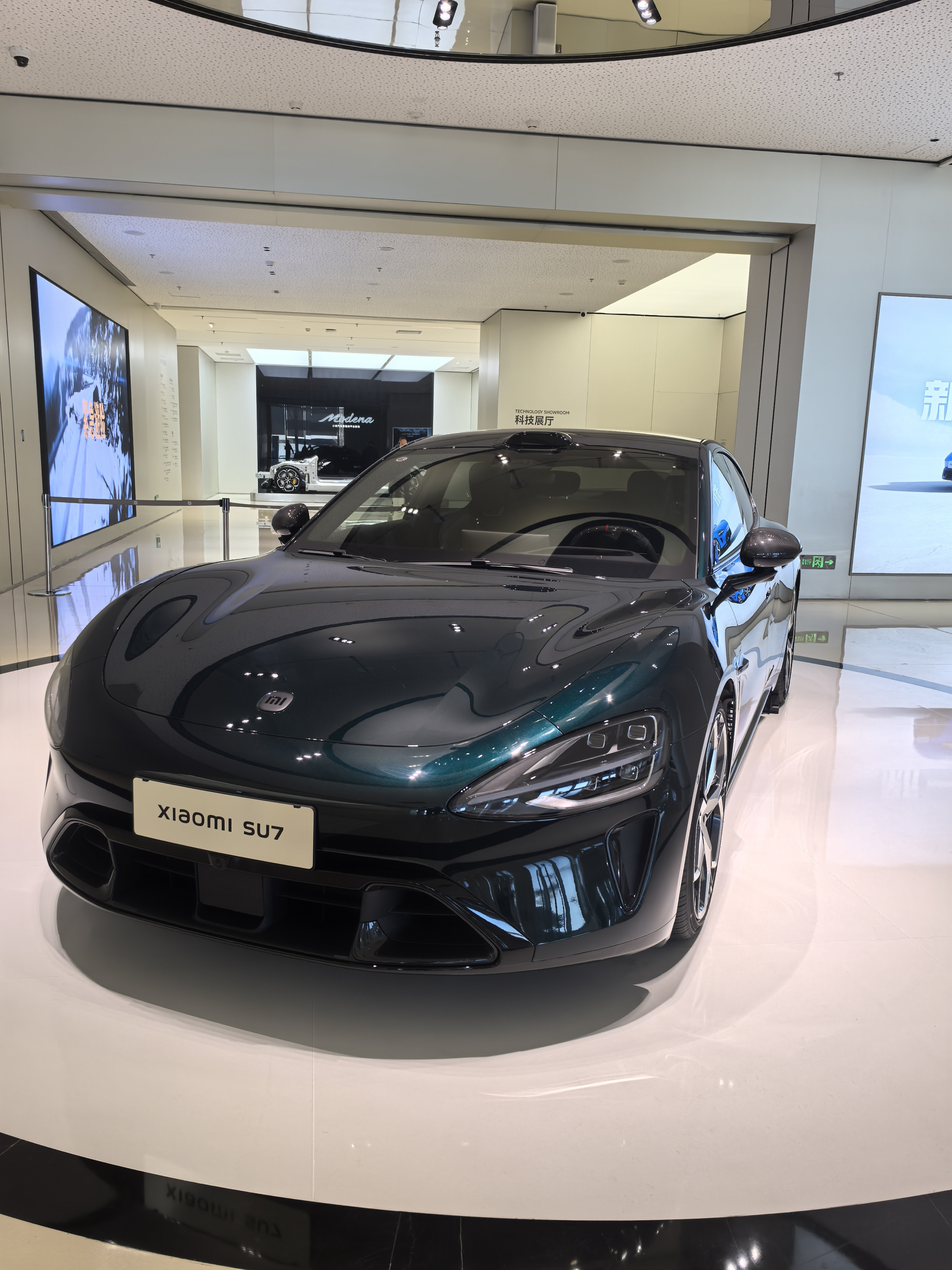昨天提前溜进北京小米汽车超级工厂，摸了摸还没上市的第二代SU7，说实话，这改法比我预想的实在多了。