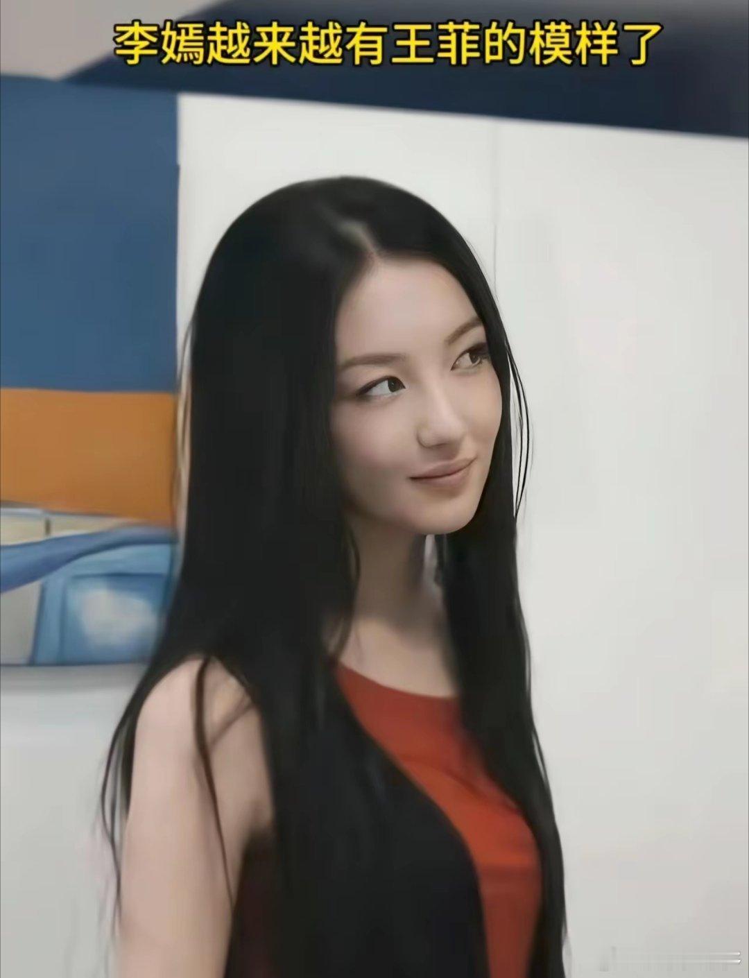 李嫣长得不像王菲。但是气质像王菲。身高，模样都像李亚鹏。修复的真好，妥妥的大美