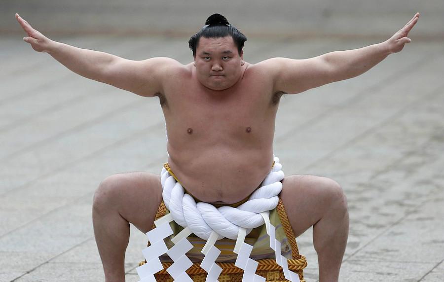 🐒日本相扑手吃成300斤大胖子，为啥女生都愿意嫁？原因太现实！ 走在日本东