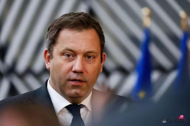 11月16日，德国副总理兼财政部长克林拜尔率金融和商务代表团启程访华，临行前称与