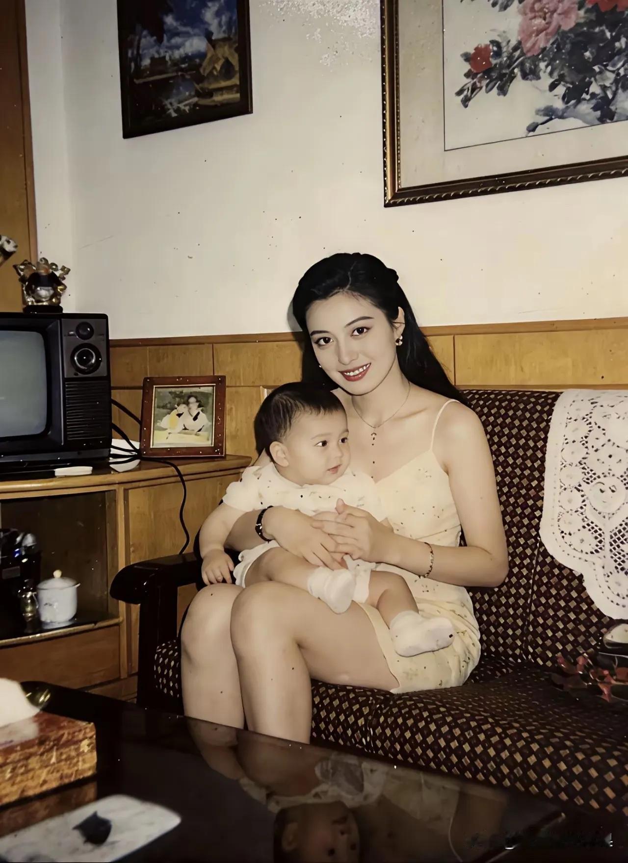 有没有发现以前的美是那种高级美，现在的美女也漂亮但缺少一份自然。