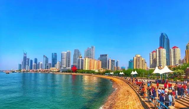 青岛这个城市发展的特别奇怪！青岛发展了这么些年，为什么一直发展不起来，全国的G