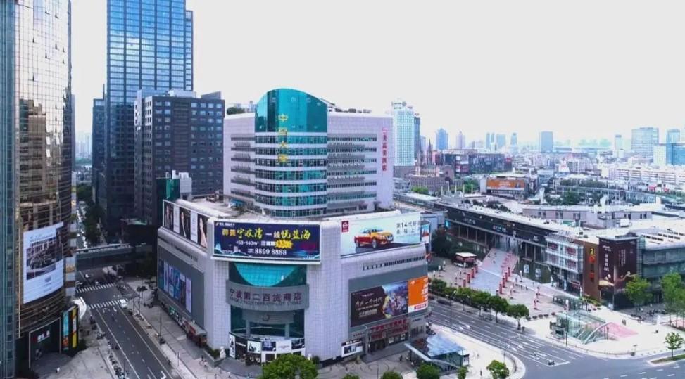 在浙江刑侦史上，宁波绿洲珠宝行连环劫案被业内称作“浙江第一悬案”。该案从1995