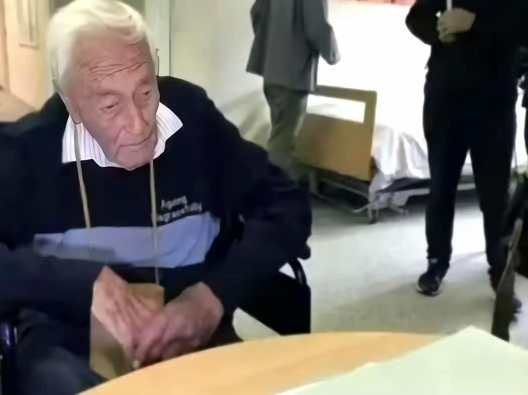 ​​这位老爷子名叫让·皮埃尔，是土生土长的瑞士人，一辈子从事钟表维修工作。​​他