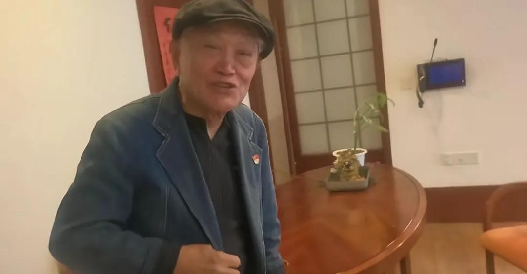 7月16日，牛犇与友人见面谈笑风生，谁能想到短短两天后，他会痛失爱子。当天上午