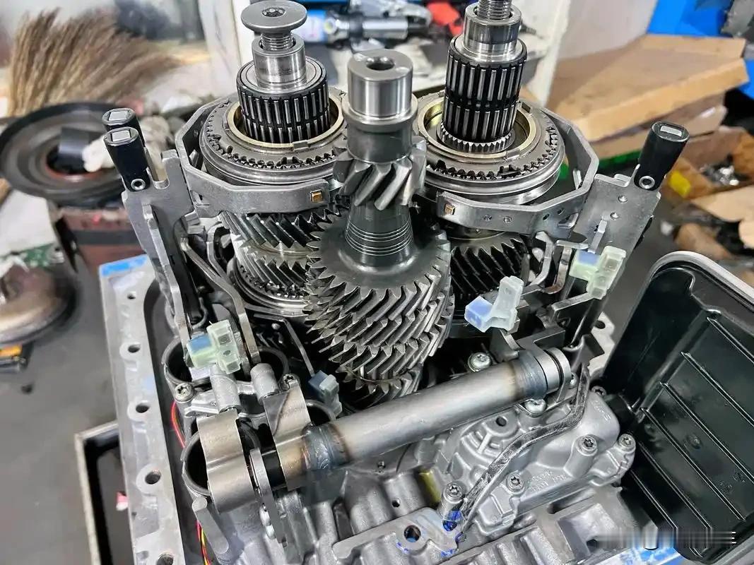 很多厂家人员或者不少人总是告诉我们说，开双离合的车一定要暴力驾驶，开的太柔，会顿