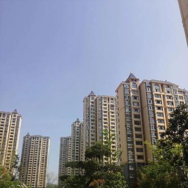 房产中介说，二手房交易有七种情况绝对不能签字。产权没查清，不能签。费用没算完