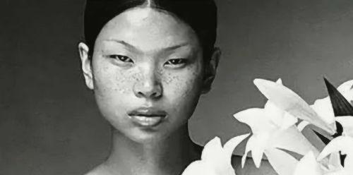 🌞1999年，18岁的吕燕去面试模特，她满脸雀斑，一个男人对她说:“你真漂