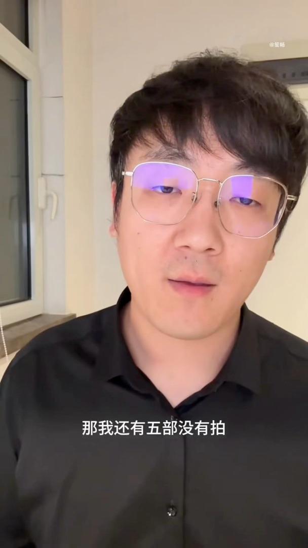 横店的剧组快灭亡了以前横店剧组多到抢景，现在景等人，群演从挑活变成抢活，这寒冬
