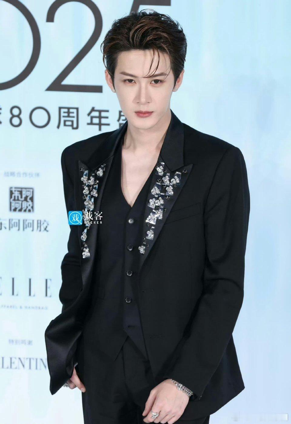 ELLE红毯卧槽！檀健次大背头帅炸裂了！生图也是绝对的权威