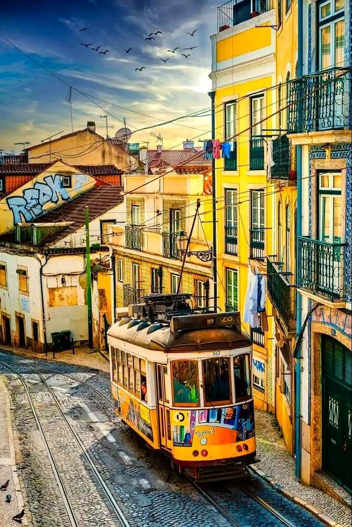 虽然他现在也不算顶流欧冠阿贾克斯对阵本菲卡，阿贾克斯临时主帅格雷姆战术单