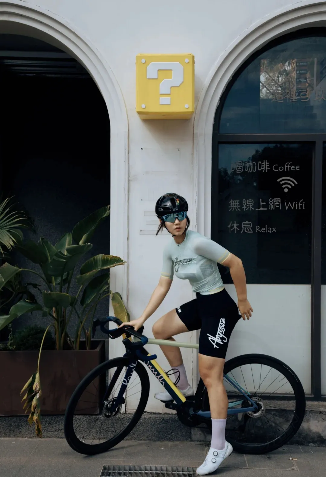 骑行少女，探索未知之旅！🚴‍♀️☕️🌿?