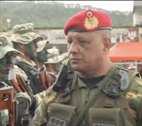 当美国无法填补38.5万亿美债的时候，当美国面临崩盘危机的时候，美国不可能坐吃等