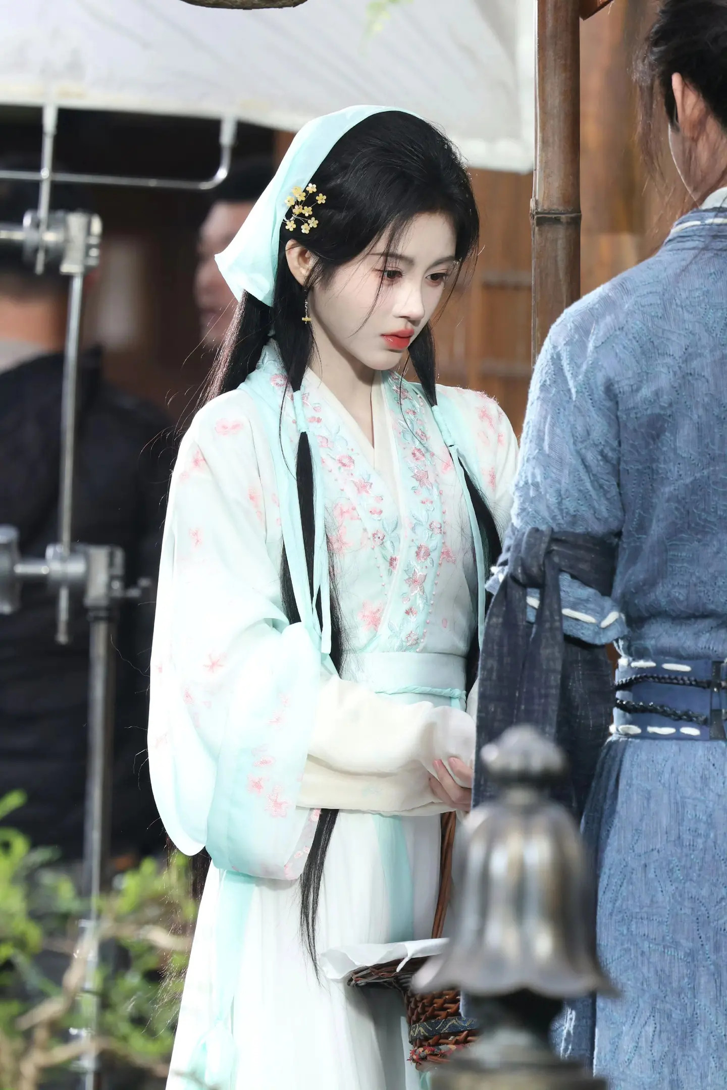 【鞠婧祎】简简单单的头巾和插花也好美的阿黛