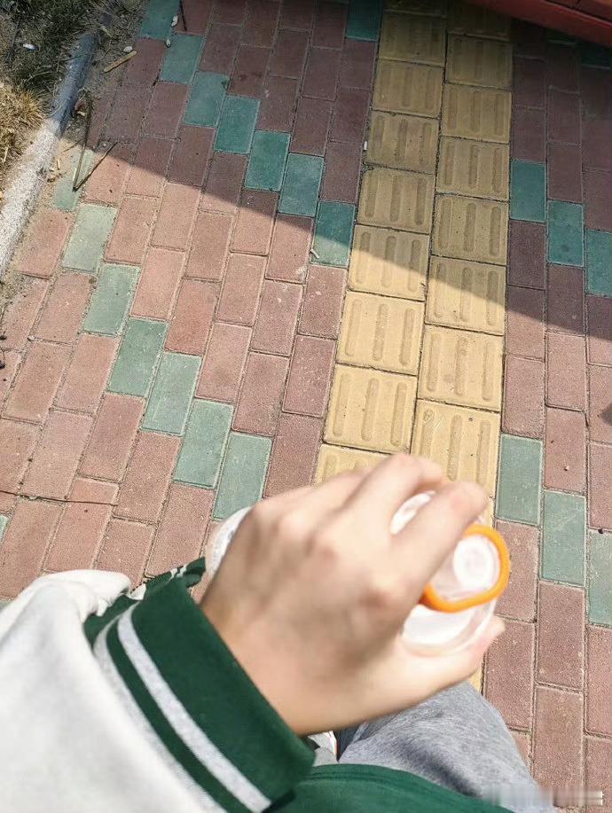 喜欢男朋友的人好漂亮，我好自卑