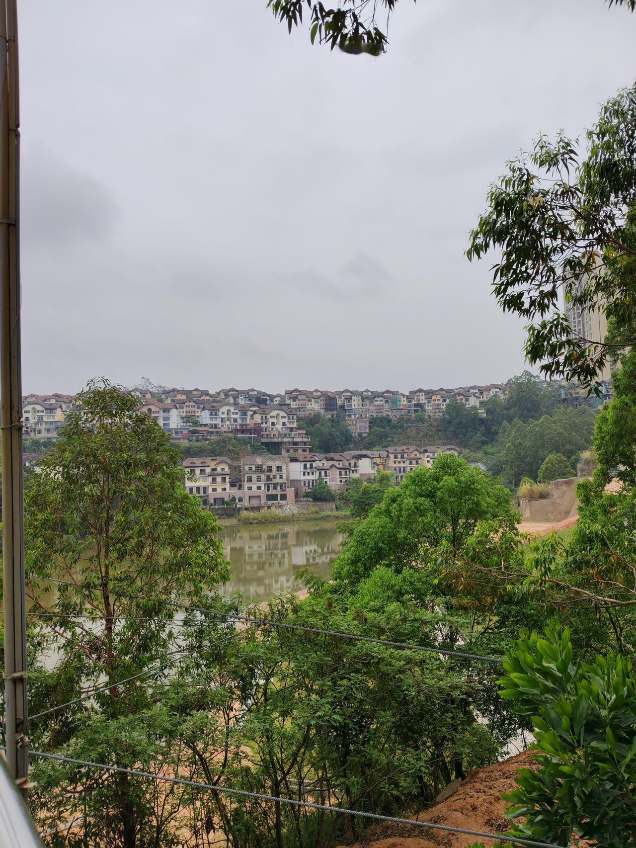 当班主任最重要的不是抓好成绩也不是班上获得名次更不是拿到集体荣誉最重要的是