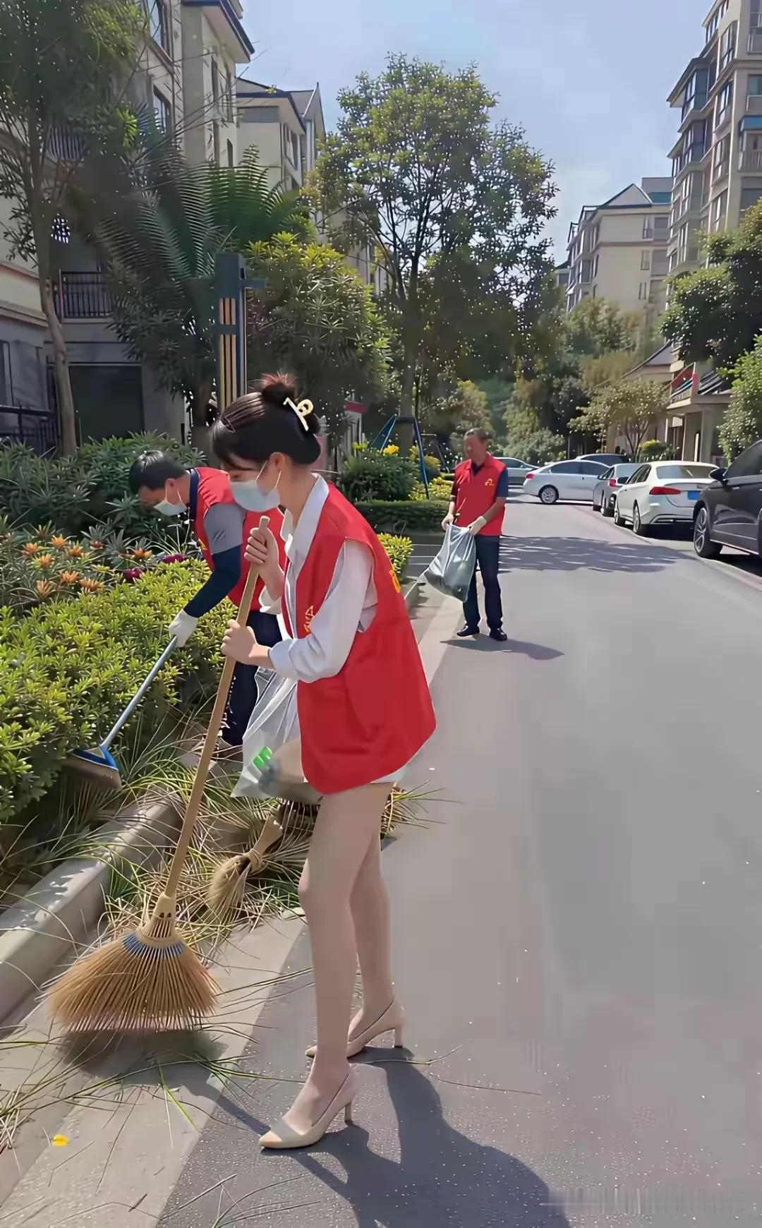 这位漂亮的小姐姐，你这样为全心全意地人民服务，做好必要的防晒准备了吗？