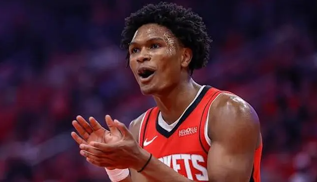 近日，火箭队新星阿门-汤普森接受了美媒SportsIllustrated的采访