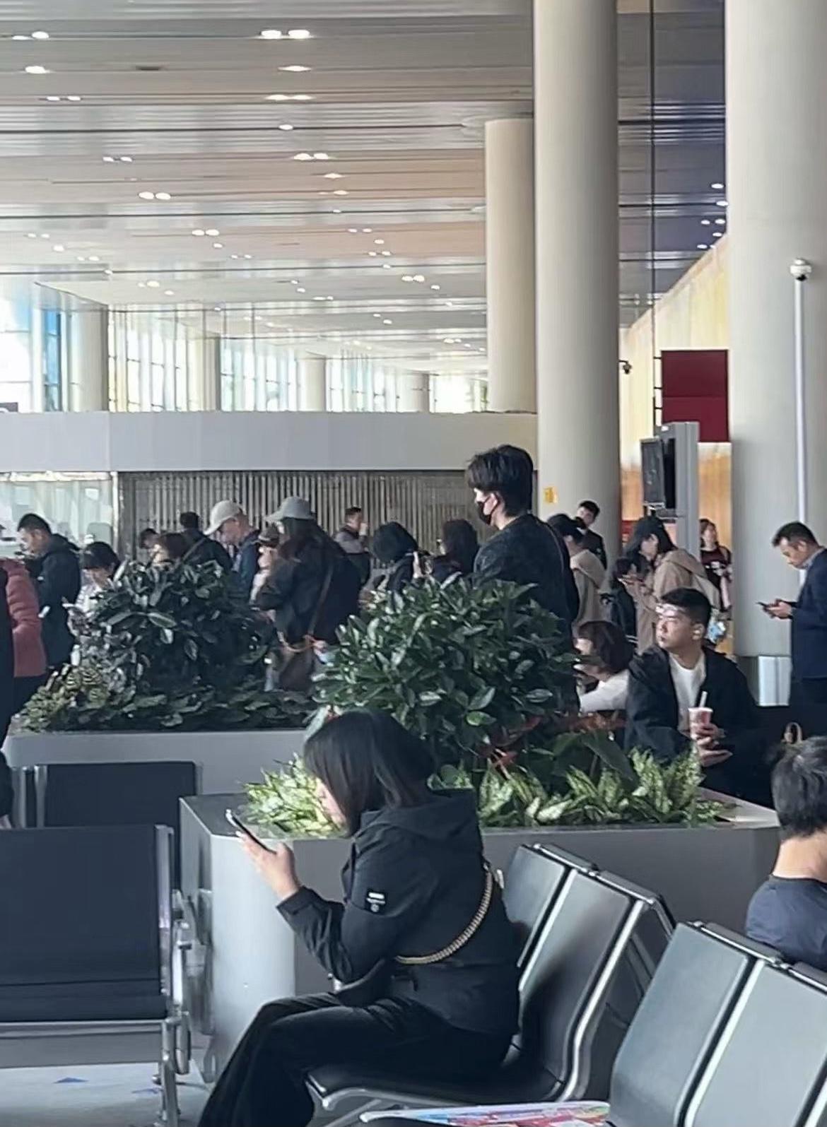 11.21日，王楚钦，王cc，杨指都在澳门出发了，中午的航班在澳门出发回北京。