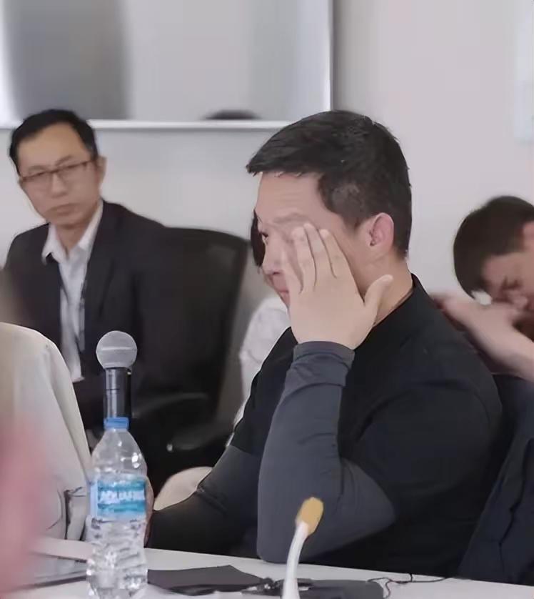 贾跃亭数度哽咽：是散户救了我们！老贾真是太牛了，再一次力挽狂澜。FFAI的首