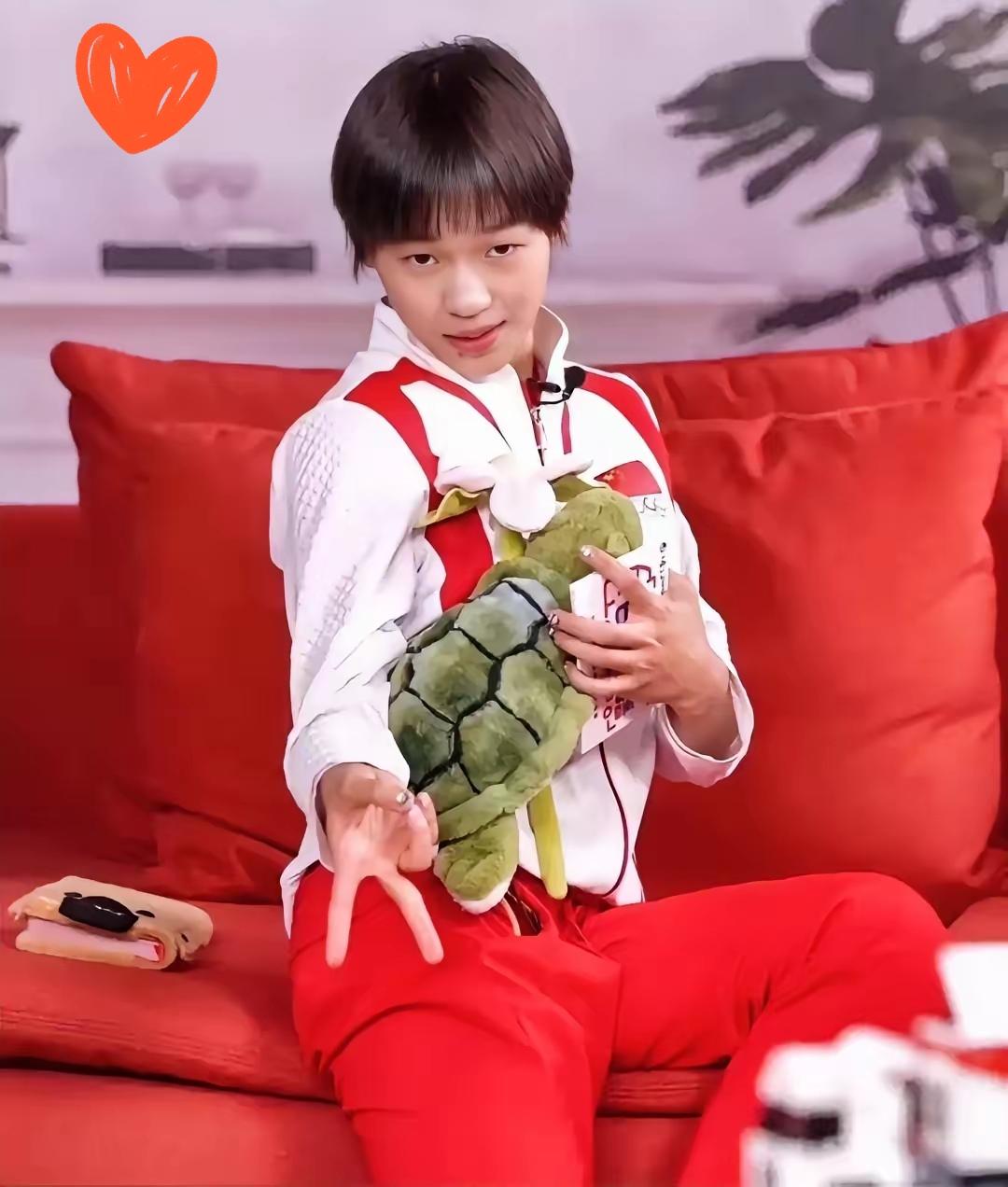 全红婵的“实在”，才是顶流该有的样子！记者追问“拿捏”的英语说法，她直白摆