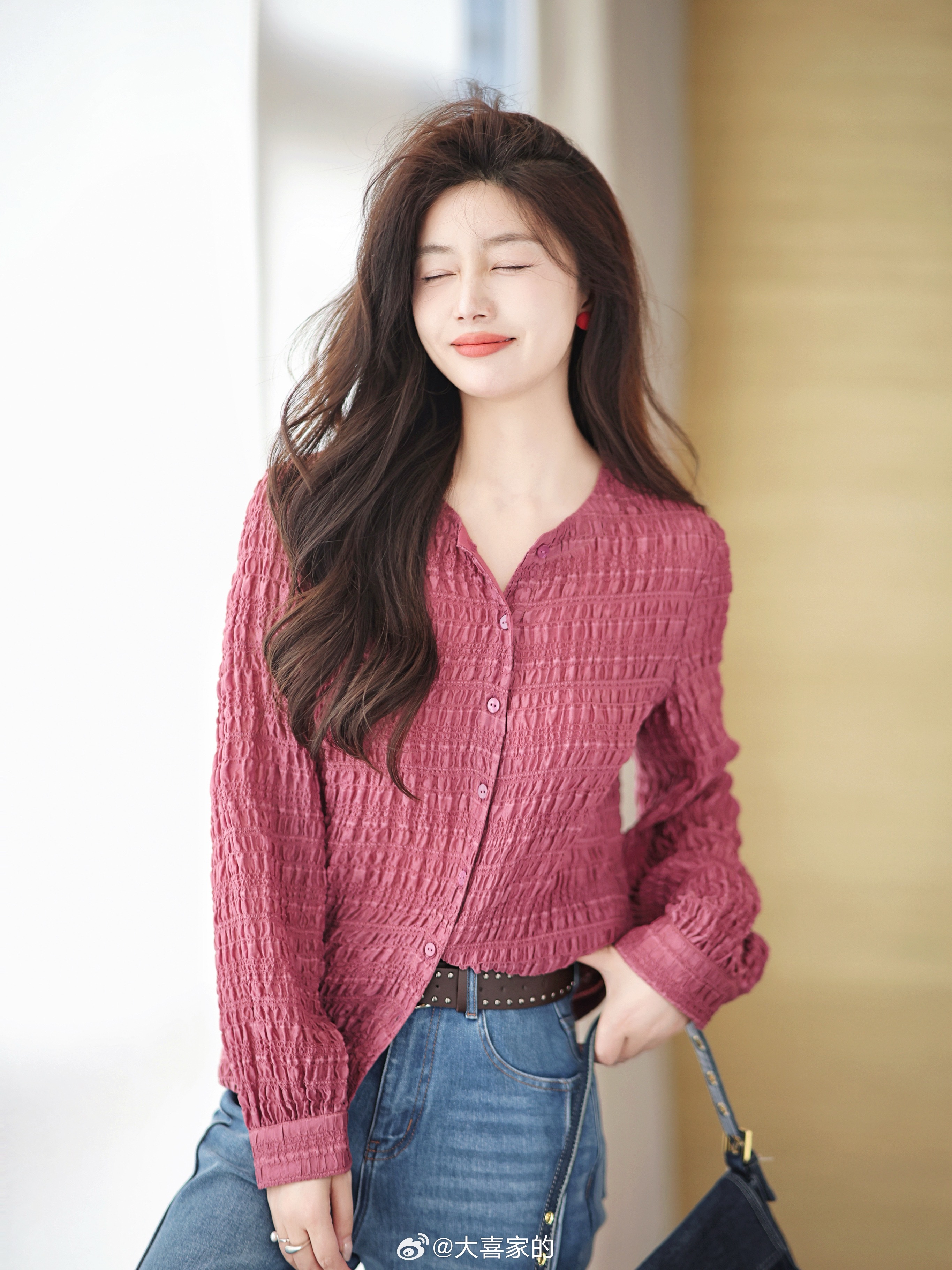 明媚又通勤的！这不是让本粒找到了吗真丝泡泡绉自带立体肌理但手感细腻很舒服喜欢