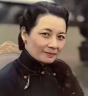 宋美龄长得美艳动人，为啥老蒋却和她分床30年？原因是她有四大怪癖，每一个都让老蒋