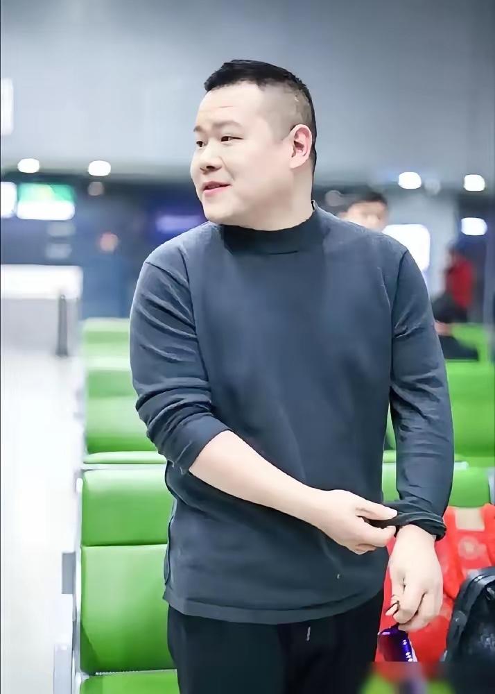 我闺蜜看完岳云鹏的现场，回来第一件事就是警告我，千万别去。我问她为什么，票不是巨