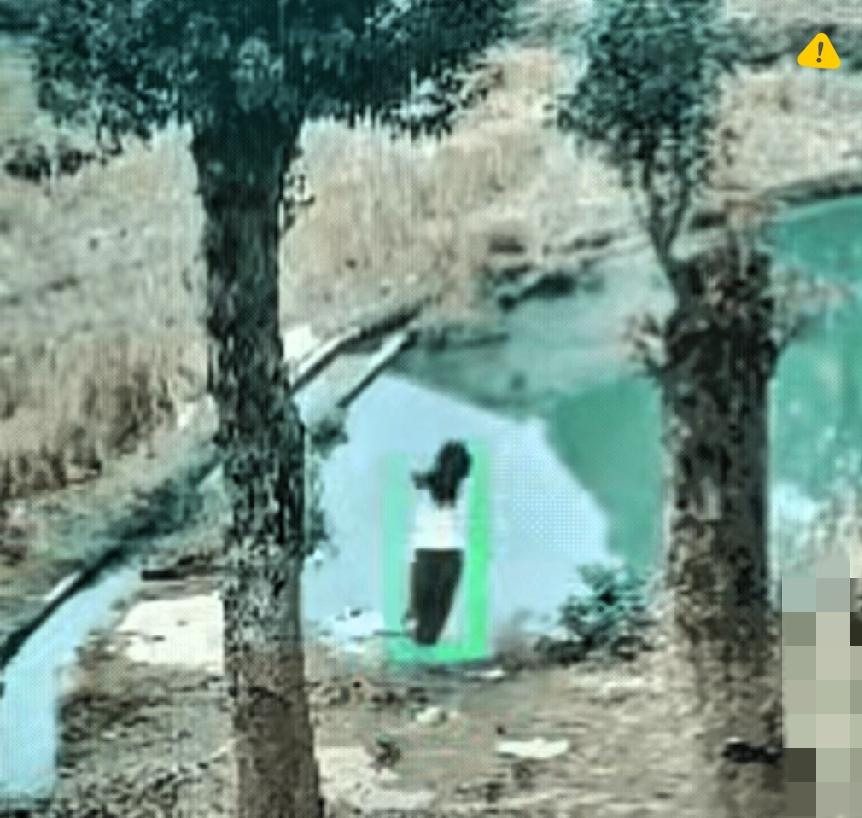 这届孩子的“逆反狠劲”，真的看得人后背发慌！孙女沉迷手机不肯吃饭，爷爷劝不动