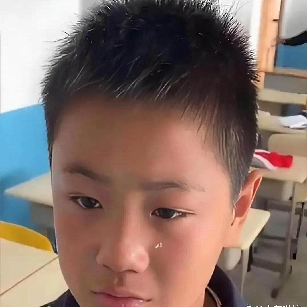 一句话点醒“老大难”学生！长沙一名初二男生以前特别调皮，上课走神、讲话、不